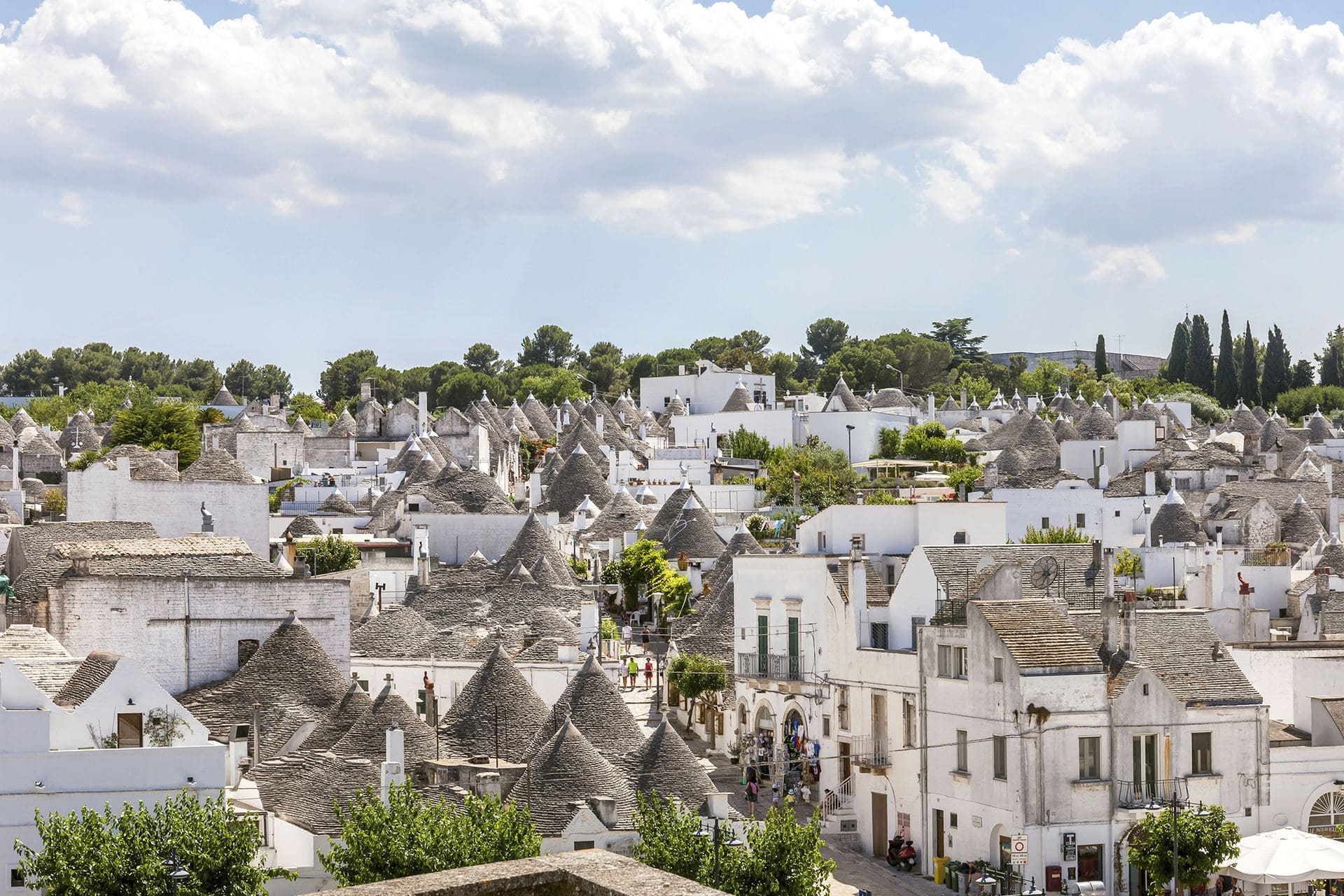 img:https://www.thethinkingtraveller.com/media/Blog%20Images/28%20April%202025/Puglia.jpg